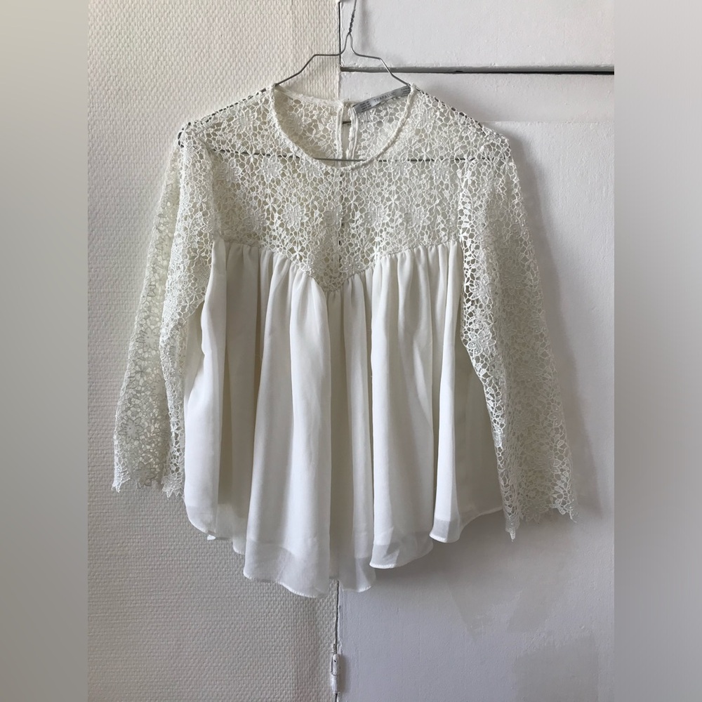 White blouse with lace